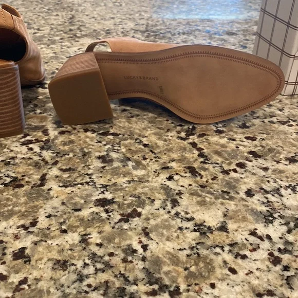 NWOT Lucky Brand Ratonda Leather Block Heels - Picture 9 of 10